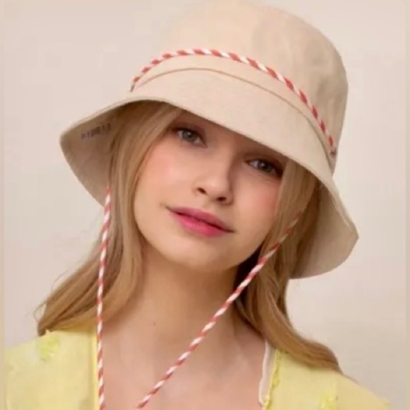 Do Everything‎ In Love Ivory Solid Adjustable String Bucket Hat EUC - Picture 3 of 5